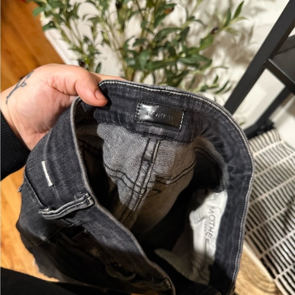 MOTHER Charcoal Distressed Skinny Jeans size 26 - Picture 6 of 8